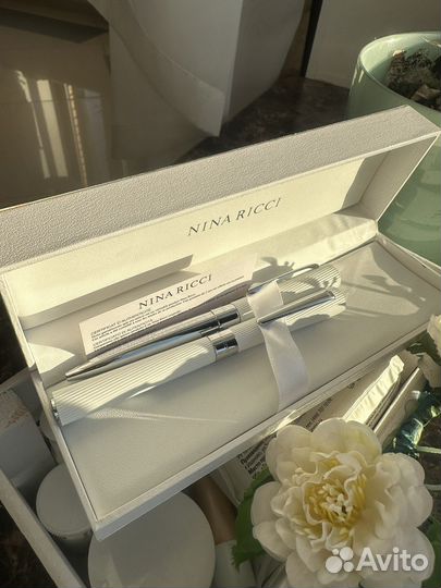 Бизнесс-сувенир. Ручка Nina Ricci