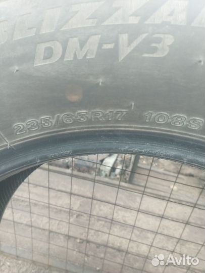 Bridgestone Blizzak DM-V3 235/65 R17 108S