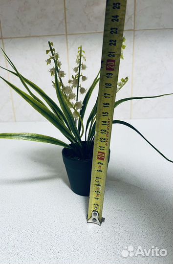 Кашпо с искуственным цветком