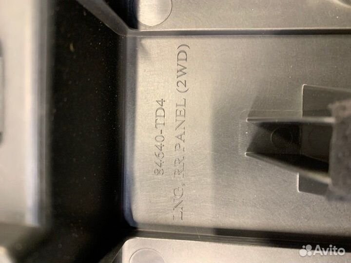 Накладка замка багажника задняя Honda Shuttle GP7