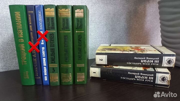 Много разных книг; детективы, садоводство, романы