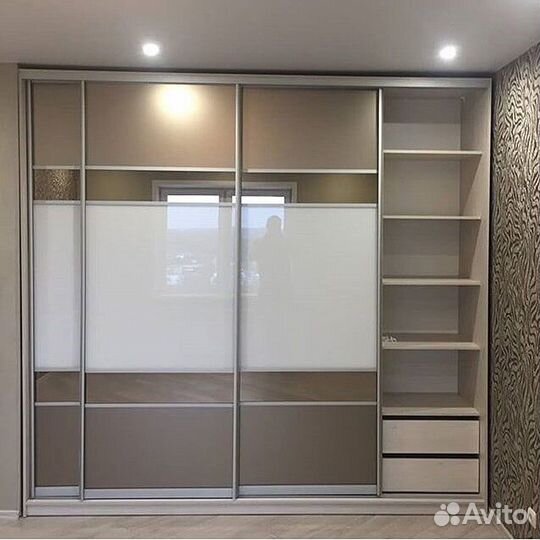 Зеркальный шкаф