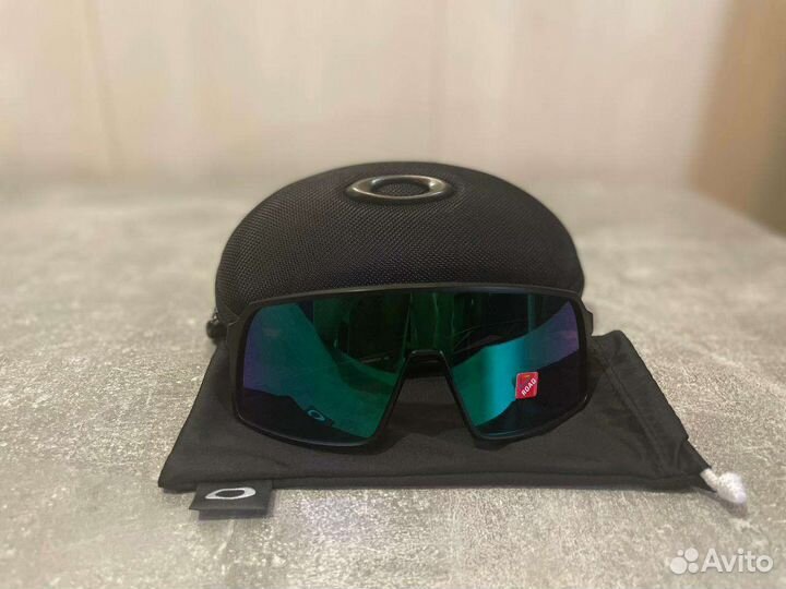 Очки oakley sutro