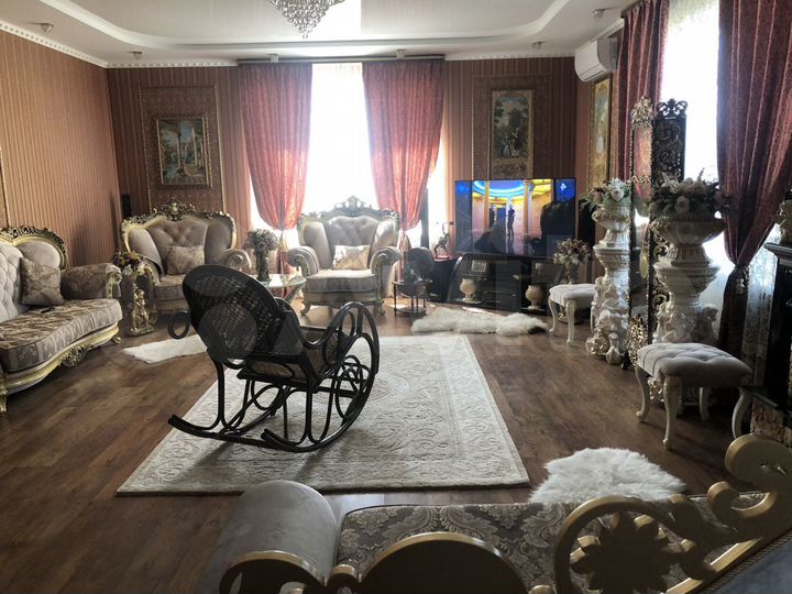 Коттедж 320 м² на участке 10 сот.