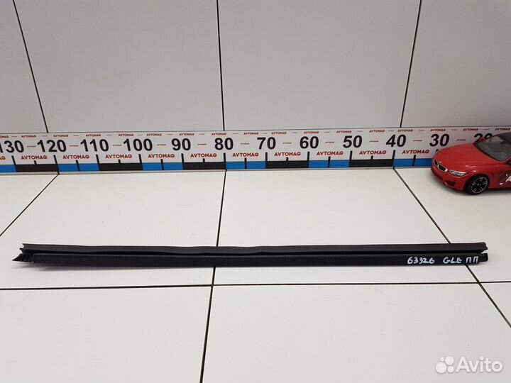 Уплотнитель переднего правого стекла