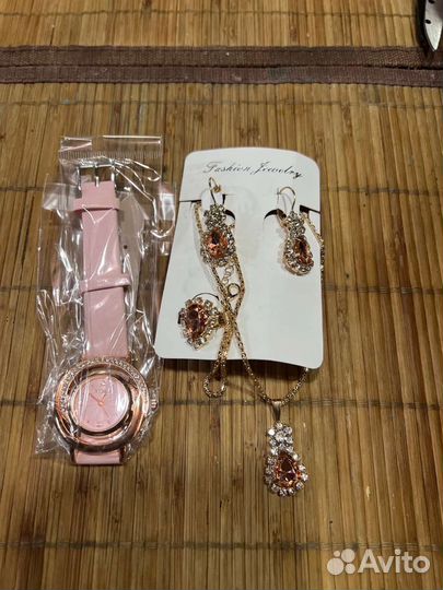Набор часы, кольцо, ожерелье, серьги. Новый