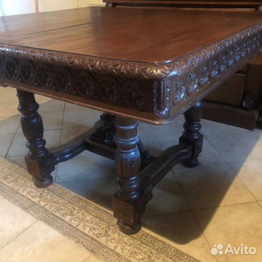 Стол бретонский