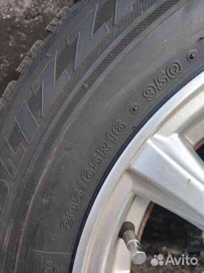Bridgestone Blizzak Revo GZ 205/65 R16 95Q