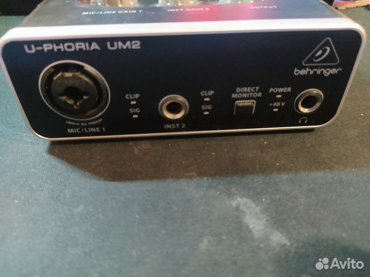 Звуковая карта Behringer um2