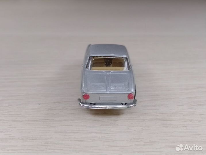A26.2) Volkswagen Karmann-Ghia (1955-1974) серебро