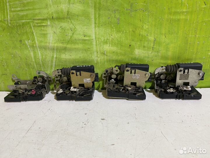 Замок двери передней правой Renault Logan 1