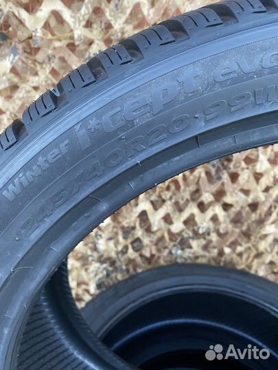 Hankook Winter I'Cept Evo 3 W330 245/40 R20 99W