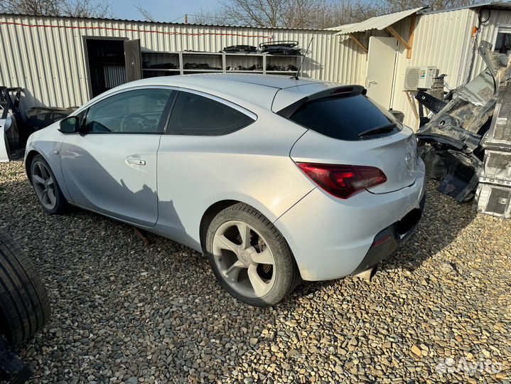 В разборе Opel Astra J GTC