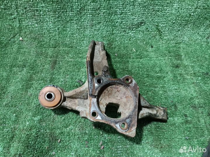 Кулак задний правый Toyota Camry XV40 (2006—2009)