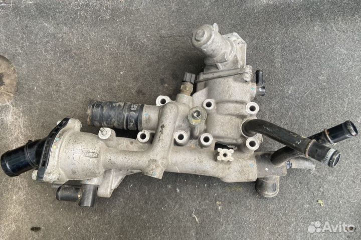 Корпус термостата Kia Sorento 2,2 дизель