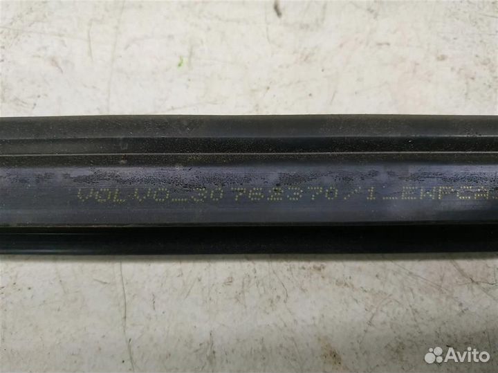 Уплотнитель стекла переднего правого внутренний