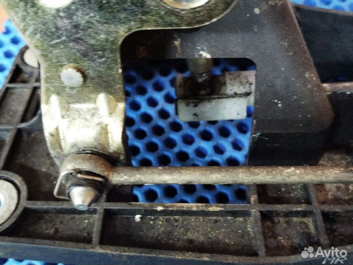 Кулиса кпп Mitsubishi carisma рестайлинг 1999г