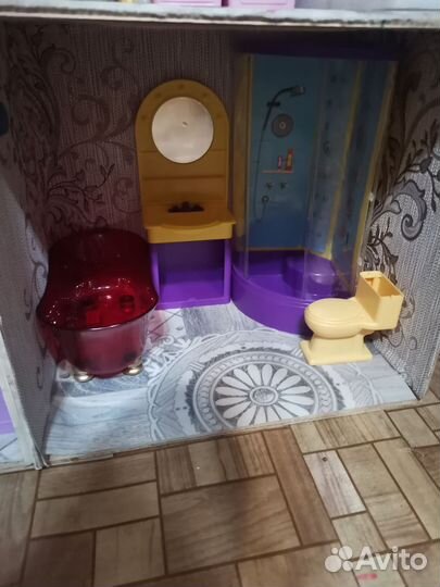 Кукольный домик с мебелью