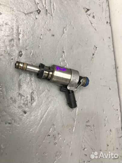 Форсунка инжекторная Audi A5 8T cdnc 2011