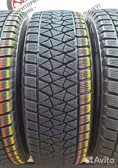 Bridgestone Blizzak Revo1 215/45 R17 84N