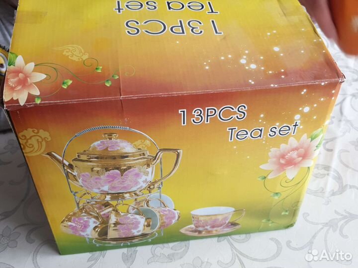 Чайный сервиз с чайником на подставке