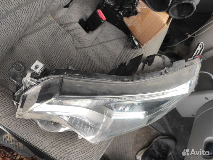 Фара левая Toyota Rav 4 CA40 (2015-2019) галоген