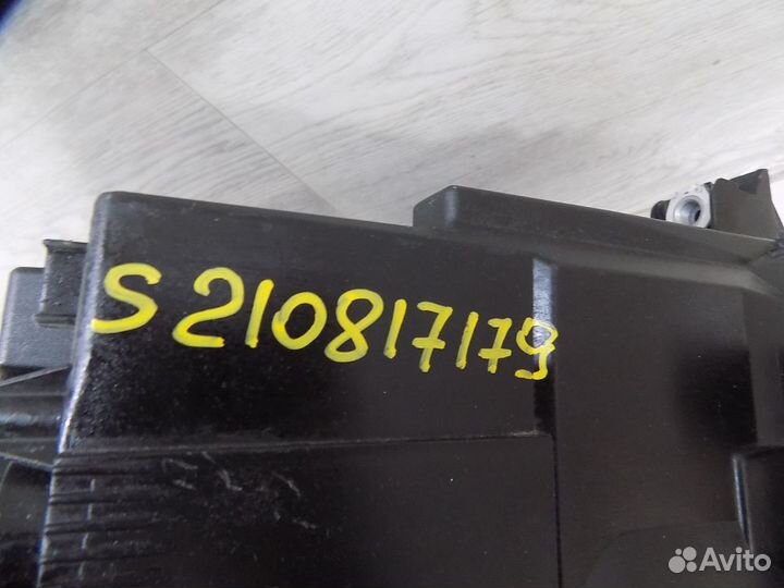 Фара правая BMW X1