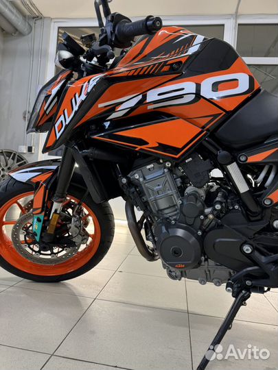 KTM duke 790