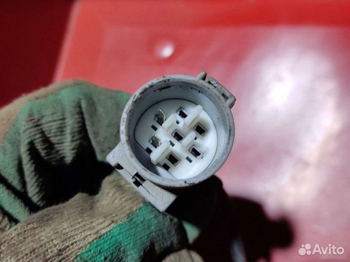 Замок передний правый Toyota Carina E