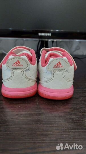 Кроссовки детские adidas 22