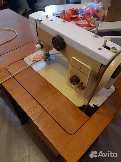 Швейная машина Чайка 132м