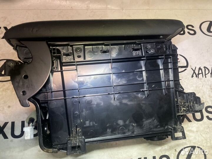 Подлокотник Lexus Nx200T Nx200 Nx300 ZGZ10