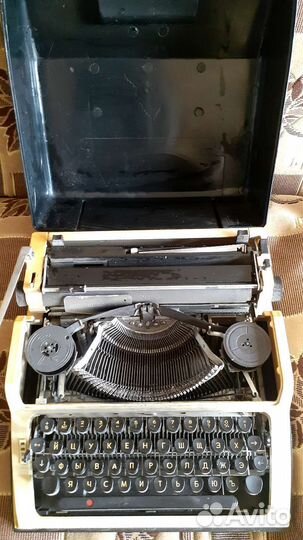 Печатная пишущая машинка