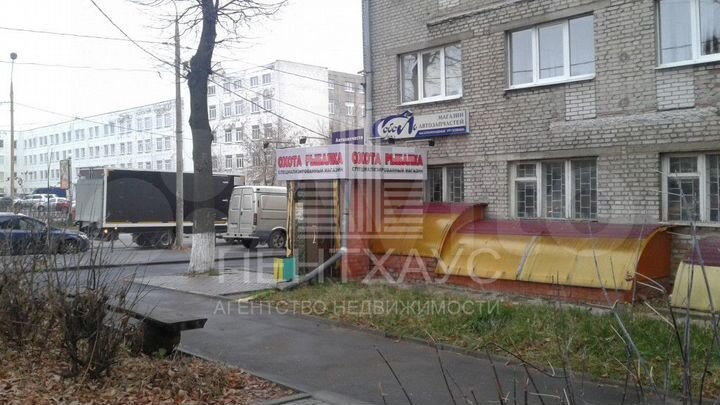 Магазин в нежилом здании