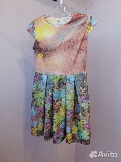 Два платья 44/46 размер (цена за оба)