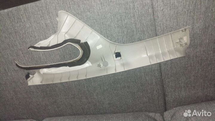 Накладка передней стойки nissan Leaf