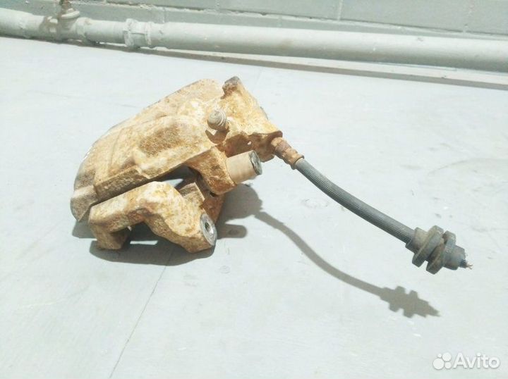 Суппорт тормозной передний левый Renault Duster