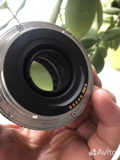 Объектив Canon EF 35mm F2.0