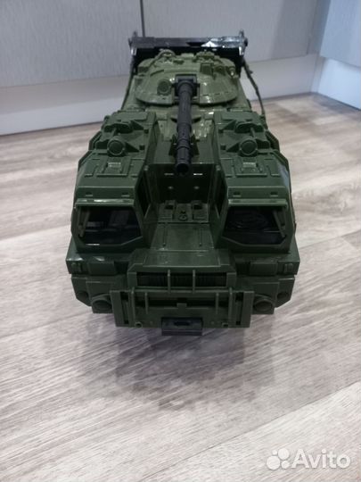 Военный тягач 