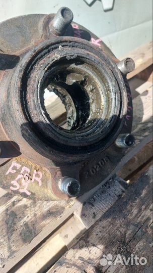 Ступица задняя правая Isuzu Forward FRR32 6HE1