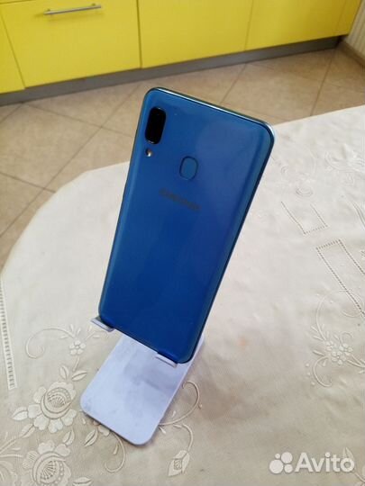 Samsung Galaxy A30, 3/32 ГБ