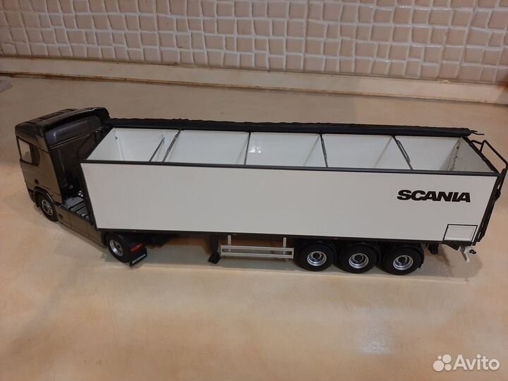 Модель scania.1:50