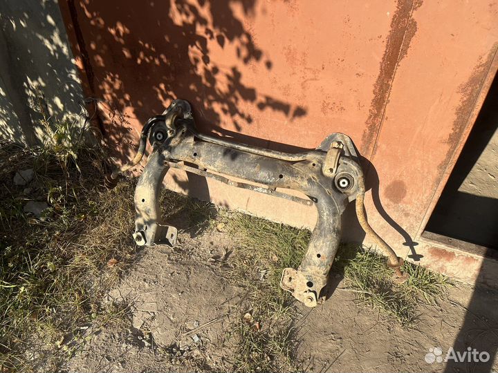 Подрамник Audi 100c4 45 МКПП 2.3