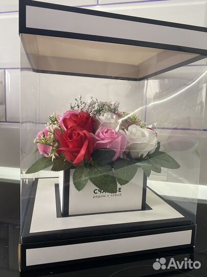 Букет из мыльных роз в прозрачной коробке