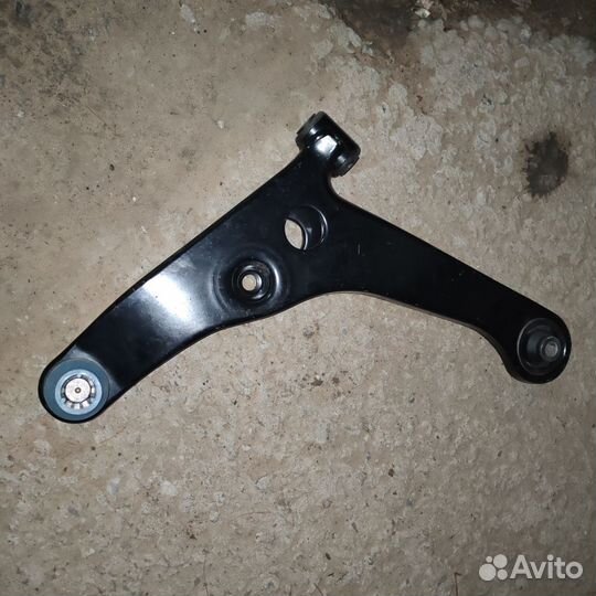 Рычаг передней подвески передний левый Митсубиси