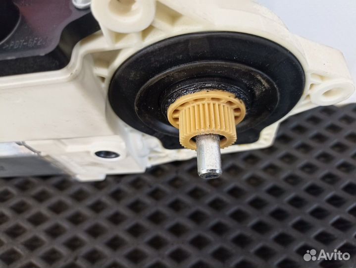 Моторчик стеклоподъемника правый