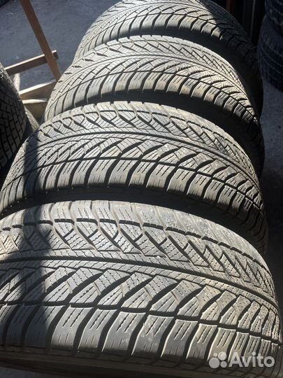 Goodyear UltraGrip 8 245/45 R18