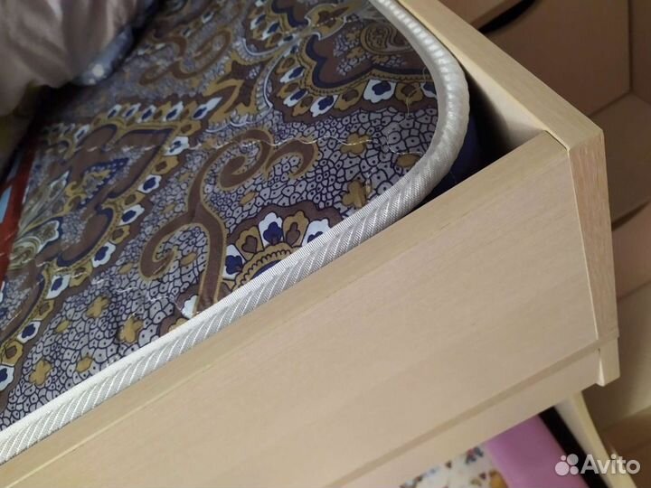 Двухъярусная кровать