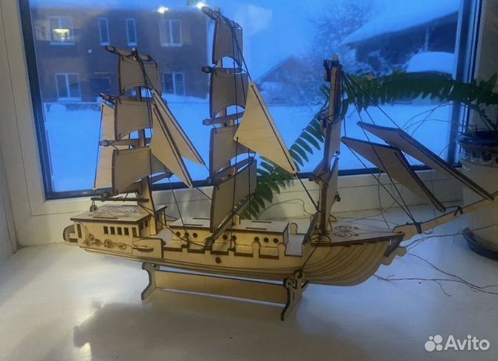 Сборная модель парусника из дерева