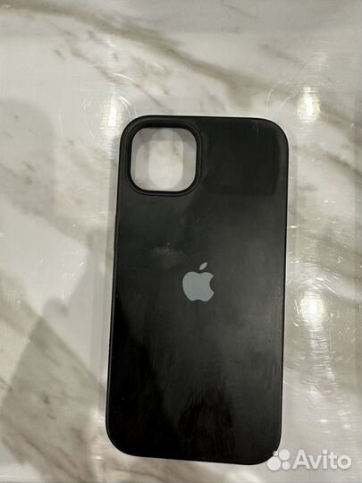 Чехлы на iPhone 13